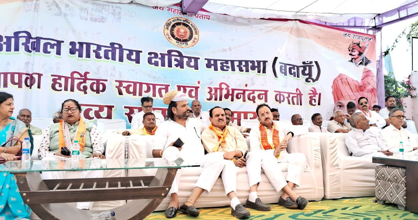 उघैती में शस्त्र पूजन करते राष्ट्रीय स्वयंसेवक संघ के पदाधिकारी। संवाद उघैती में शस्त्र पूजन करते राष्ट्रीय स्वयंसेवक संघ के पदाधिकारी। संवाद