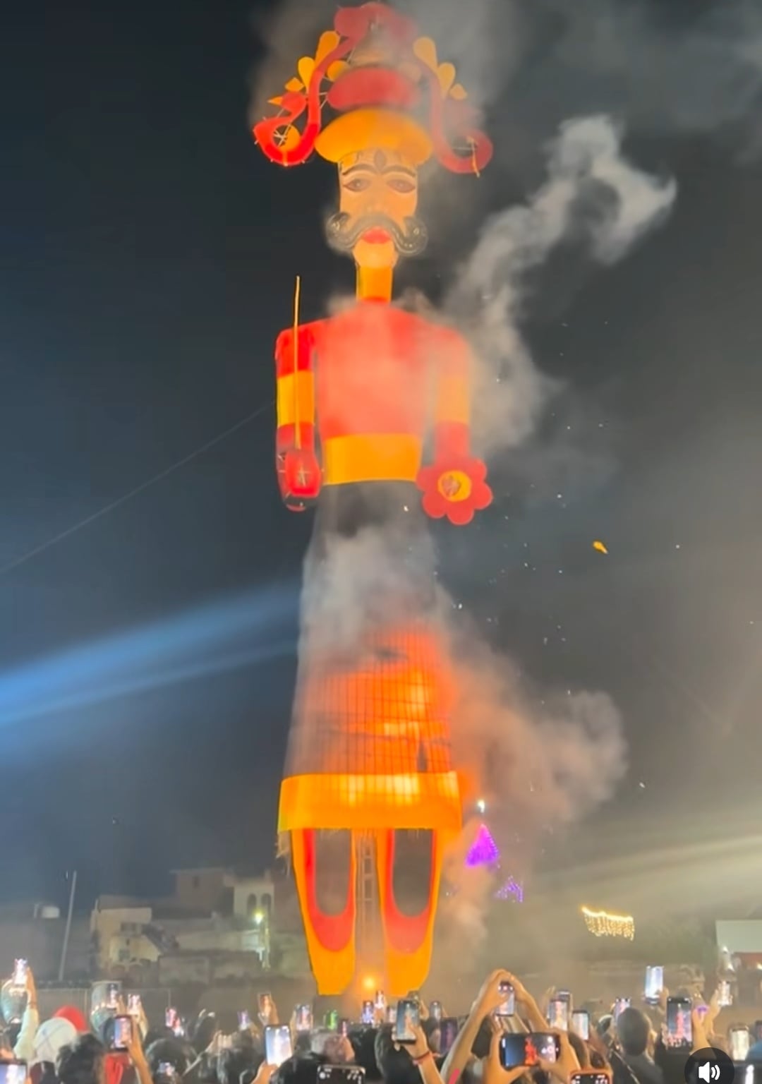 अंबाला शहर के रामबाग में मंगलवार को दशहरे के अवसर पर मेघनाथ व कुंभकरण का पुतलों का दहन किया गया अंबाला शहर के रामबाग में मंगलवार को दशहरे के अवसर पर मेघनाथ व कुंभकरण का पुतलों का दहन किया गया