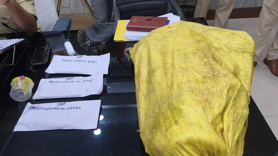 बरामद मिनी गन फैक्ट्री का सामग्री, गिरफ्तार युवक, प्रेस को जानकारी देते एसपी बरामद मिनी गन फैक्ट्री का सामग्री, गिरफ्तार युवक, प्रेस को जानकारी देते एसपी