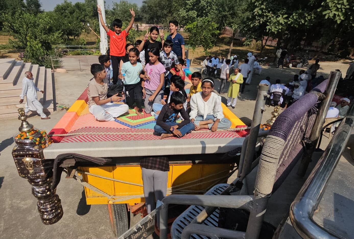 फोटो नंबर 72: चबूतरे पर समाधान मंच के पहुंचने पर मौजूद गुलिया खाप के प्रधान सुनील गुलिया। (संवा फोटो नंबर 72: चबूतरे पर समाधान मंच के पहुंचने पर मौजूद गुलिया खाप के प्रधान सुनील गुलिया। (संवा