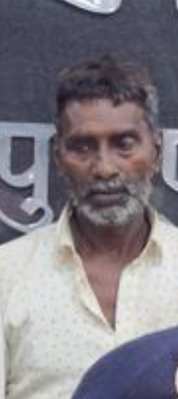 फोटो10 मिनी ट्रक से बरामद हुई गैर प्रांत की शराब की पेटियां। संवाद