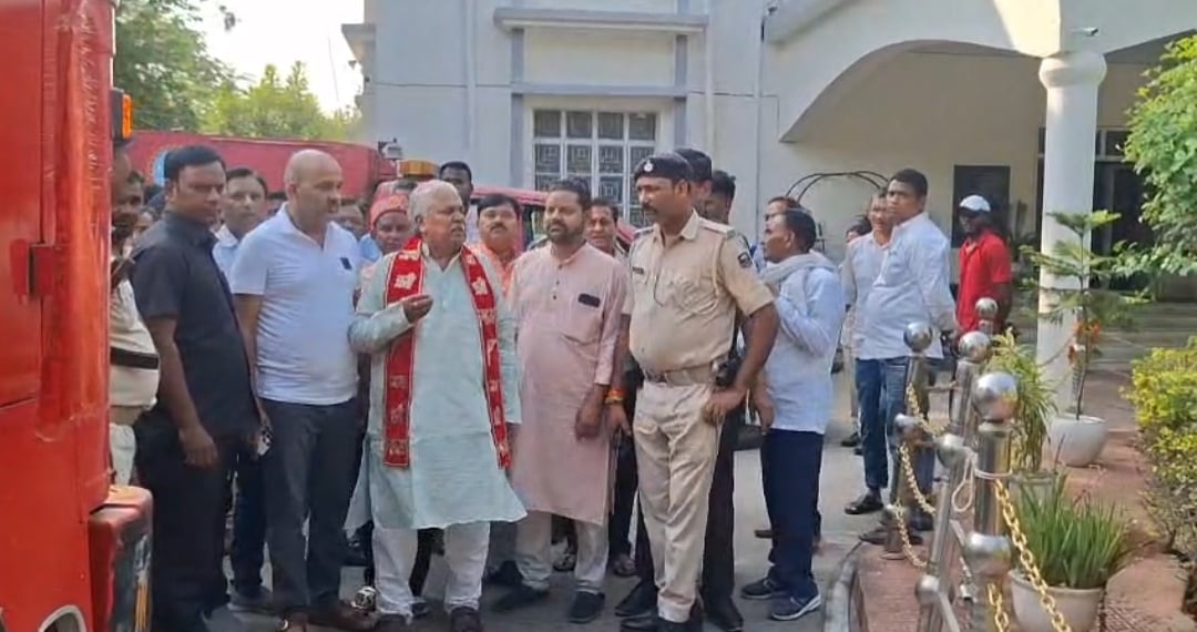 गयाजी सर्किट हाउस के कमरा नंबर तीन में एसी ब्लास्ट से लगी आग, अग्निशमन विभाग की टीम ने मौके पर गयाजी सर्किट हाउस के कमरा नंबर तीन में एसी ब्लास्ट से लगी आग, अग्निशमन विभाग की टीम ने मौके पर