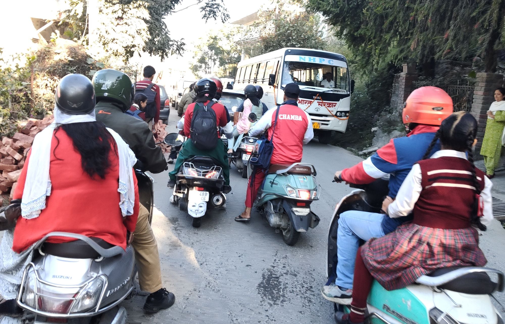 हरदासपुरा के पास सुबह के समय लगा ट्रैफिक जाम। संवाद। हरदासपुरा के पास सुबह के समय लगा ट्रैफिक जाम। संवाद।