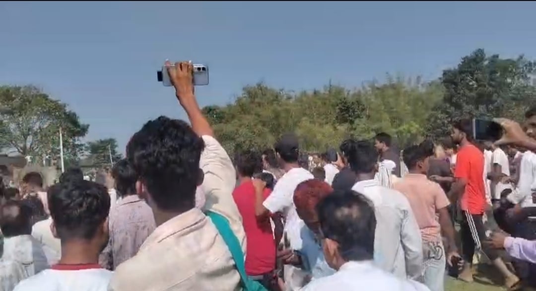 किशनगंज में हाथियो के उत्पाद से बुजुर्ग व्यक्ति की हुई मौत और बच्चा घायल