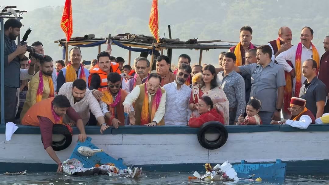 शारदोत्सव के समापन पर निकली शोभायात्रा। संवाद शारदोत्सव के समापन पर निकली शोभायात्रा। संवाद