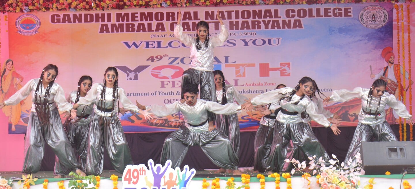 अंबाला छावनी के गांधी मेमोरियल नेशनल कॉलेज में आयोजित जोनल यूथ फेस्टिवल के दौरान हरियाणावी लूर अंबाला छावनी के गांधी मेमोरियल नेशनल कॉलेज में आयोजित जोनल यूथ फेस्टिवल के दौरान हरियाणावी लूर