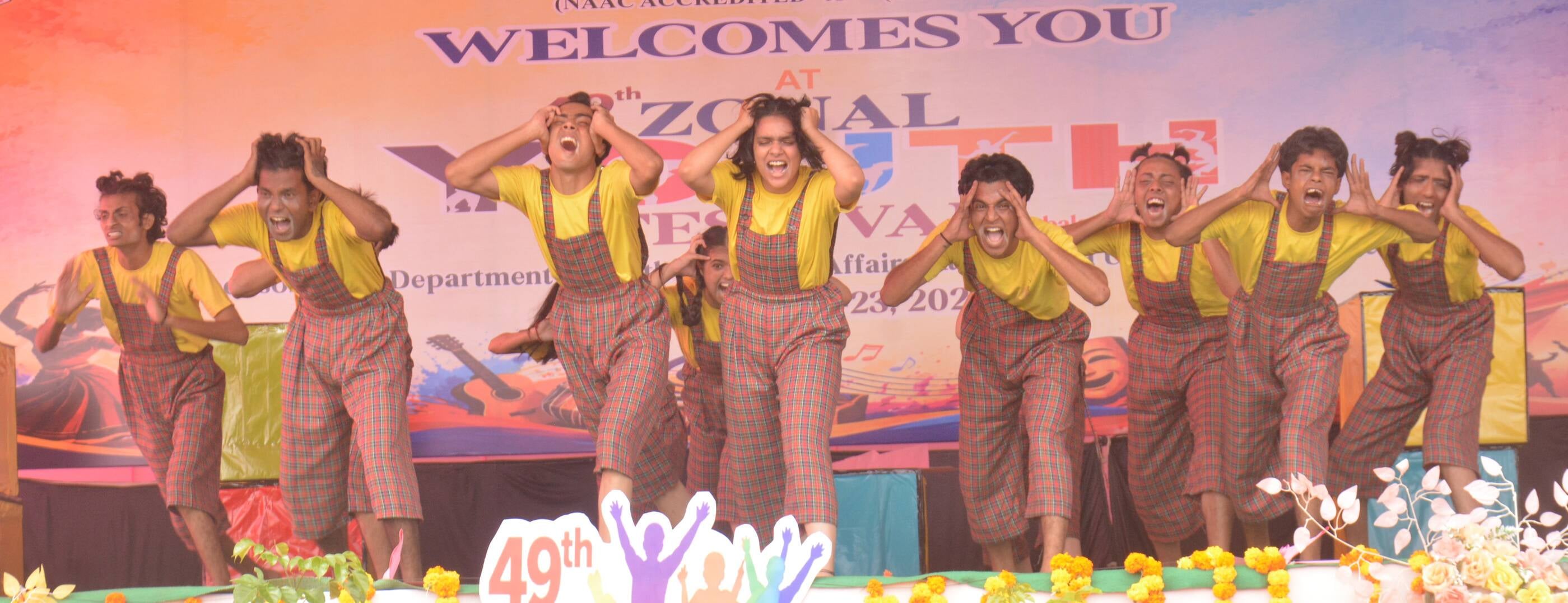 अंबाला छावनी के गांधी मेमोरियल नेशनल कॉलेज में आयोजित जोनल यूथ फेस्टिवल के दौरान हरियाणावी लूर अंबाला छावनी के गांधी मेमोरियल नेशनल कॉलेज में आयोजित जोनल यूथ फेस्टिवल के दौरान हरियाणावी लूर