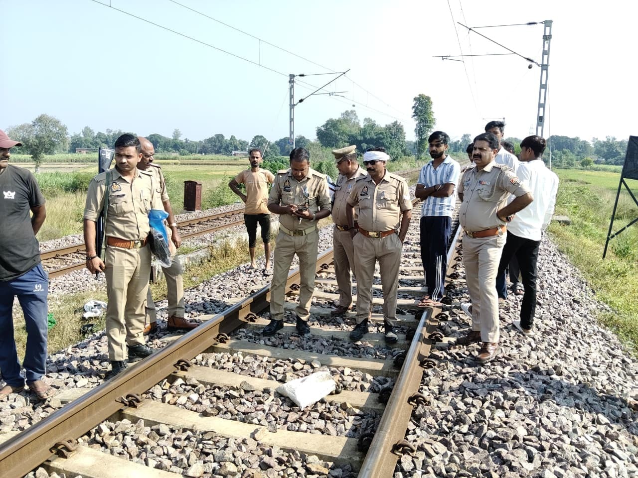 .अहिरौली में अटवाई में पसरा सन्नाटा। संवाद