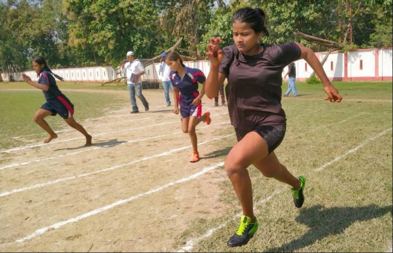 बलरामपुर के स्पोर्ट्स  स्टेडियम में सम्मानित किए गए विजेता टीम के खिलाड़ी ।