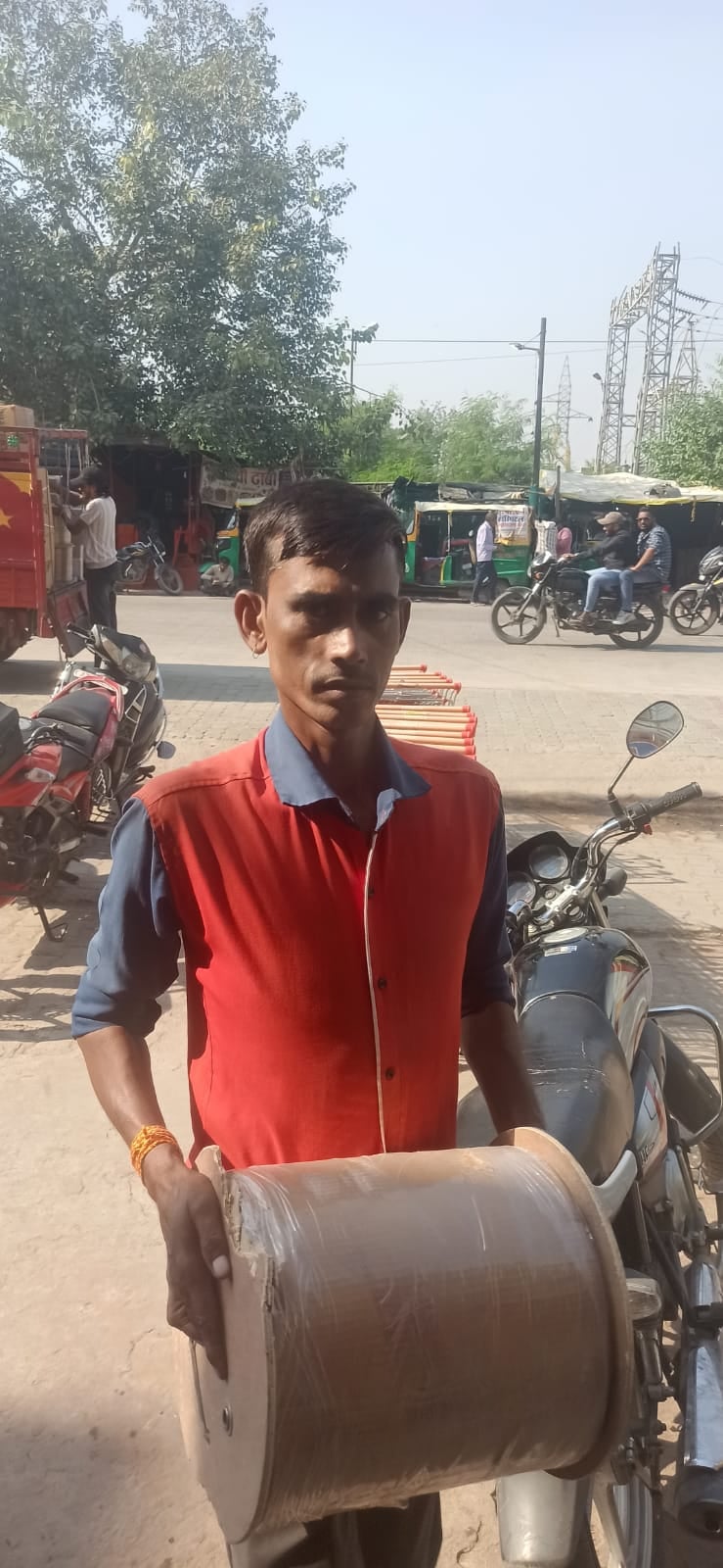 फोटो - 17 शहर में खुले में रखा ट्रांसफार्मर। संवाद फोटो - 17 शहर में खुले में रखा ट्रांसफार्मर। संवाद