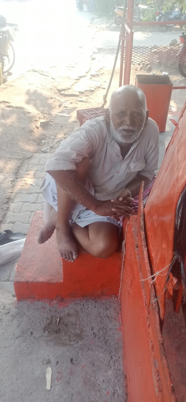 फोटो - 17 शहर में खुले में रखा ट्रांसफार्मर। संवाद फोटो - 17 शहर में खुले में रखा ट्रांसफार्मर। संवाद