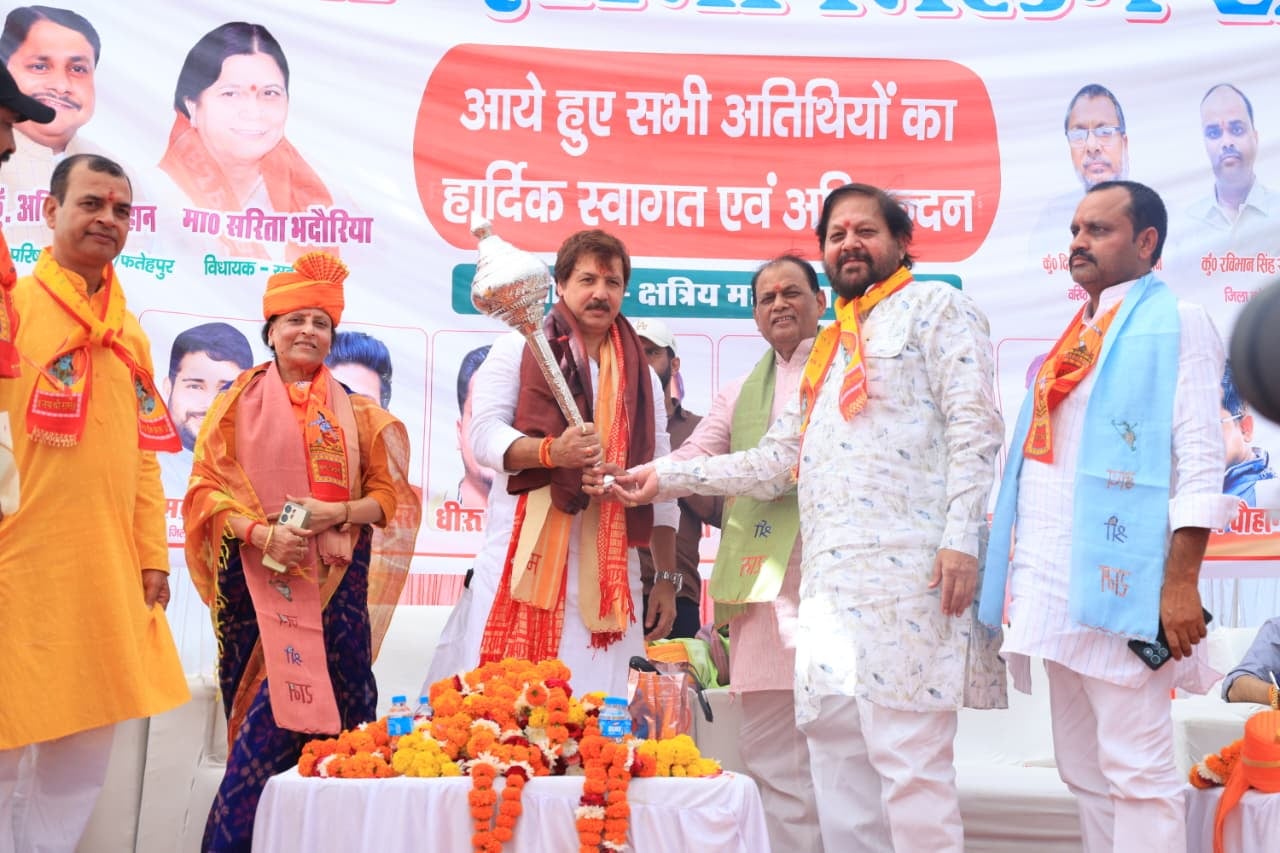फोटो -3- कार्यक्रम में मौजूद अतिथि व समाज के लोग। स्रोत:आयोजक