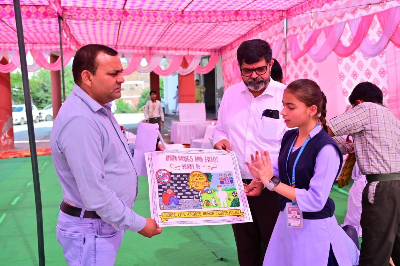जिला स्तरीय प्रतियोगिताओं में अपनी प्रतिभा का प्रदर्शन करते विभिन्न स्कूलों के विद्यार्थी। जिला स्तरीय प्रतियोगिताओं में अपनी प्रतिभा का प्रदर्शन करते विभिन्न स्कूलों के विद्यार्थी।