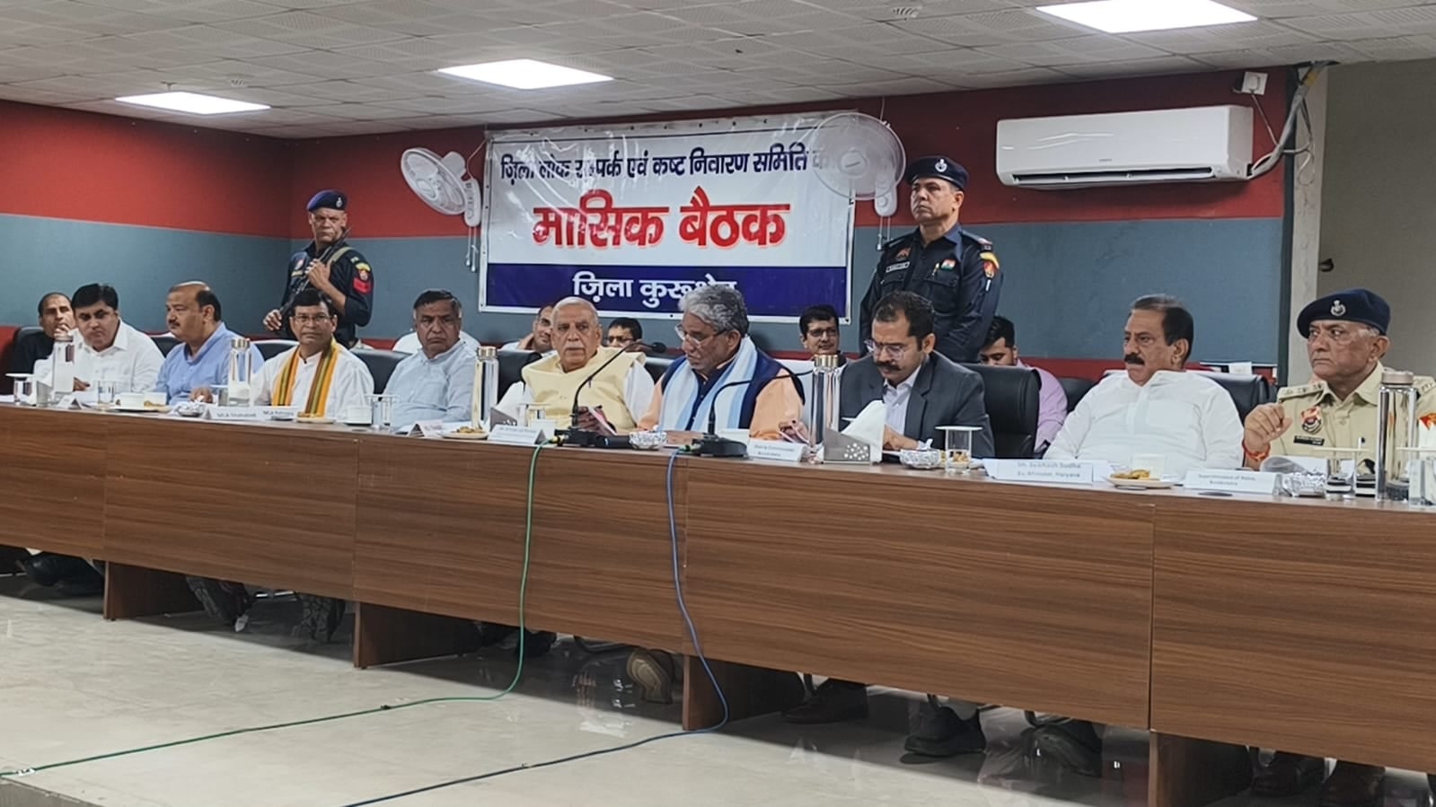 कुरुक्षेत्र। जिला लोक संपर्क एवं कष्ट निवारण समिति की बैठक में आधिकारियों के समक्ष अपनी समस्य कुरुक्षेत्र। जिला लोक संपर्क एवं कष्ट निवारण समिति की बैठक में आधिकारियों के समक्ष अपनी समस्य