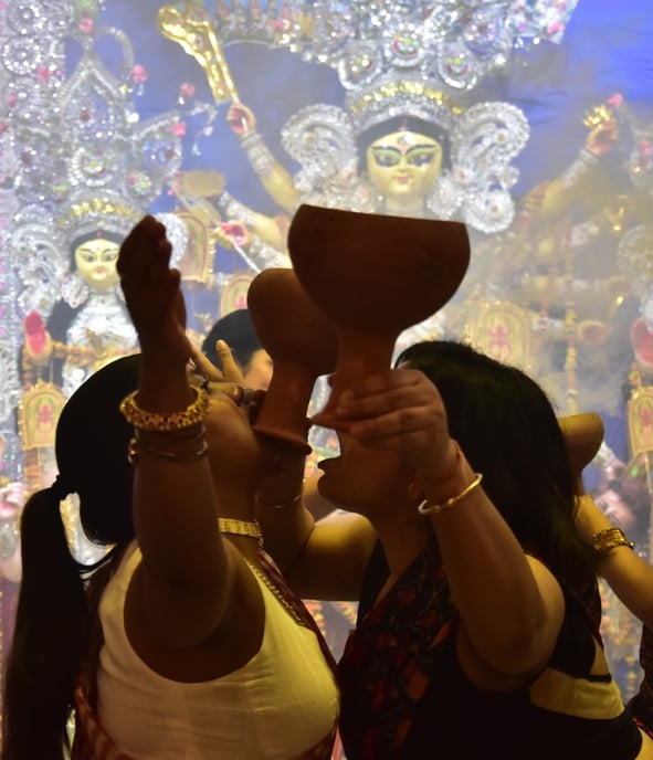 मां दुर्गा के विसर्जन के लिए उमड़े भक्त मां दुर्गा के विसर्जन के लिए उमड़े भक्त