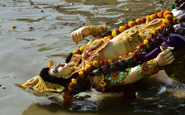 मां दुर्गा के विसर्जन के लिए उमड़े भक्त मां दुर्गा के विसर्जन के लिए उमड़े भक्त