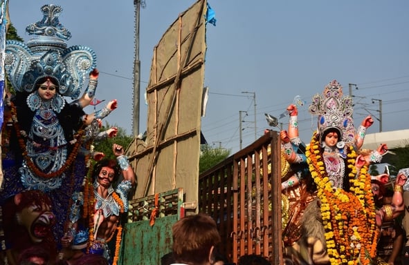मां दुर्गा के विसर्जन के लिए उमड़े भक्त मां दुर्गा के विसर्जन के लिए उमड़े भक्त