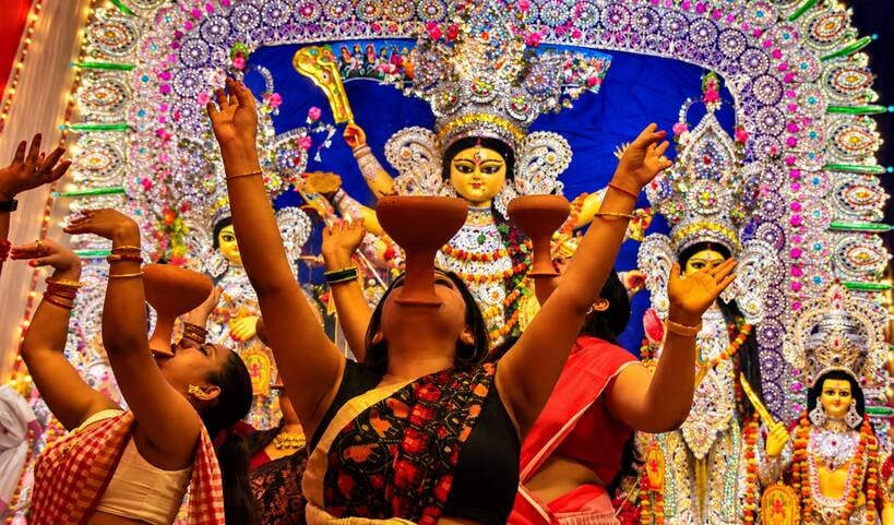 मां दुर्गा के विसर्जन के लिए उमड़े भक्त मां दुर्गा के विसर्जन के लिए उमड़े भक्त