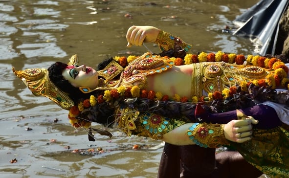 मां दुर्गा के विसर्जन के लिए उमड़े भक्त मां दुर्गा के विसर्जन के लिए उमड़े भक्त