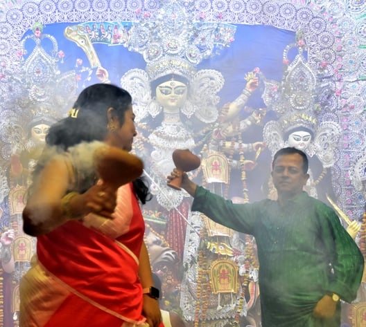 मां दुर्गा के विसर्जन के लिए उमड़े भक्त मां दुर्गा के विसर्जन के लिए उमड़े भक्त