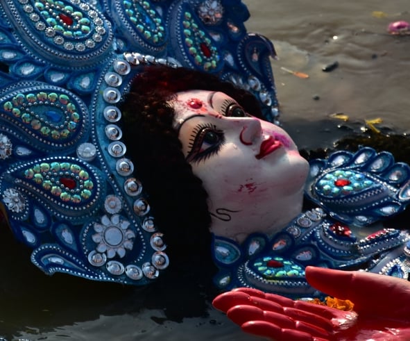 मां दुर्गा के विसर्जन के लिए उमड़े भक्त मां दुर्गा के विसर्जन के लिए उमड़े भक्त
