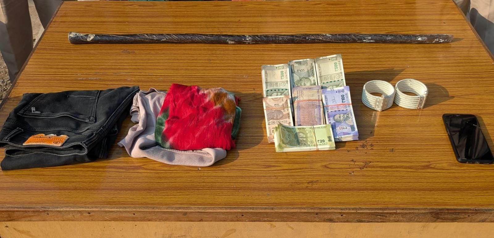 पुलिस की गिरफ्त में आरोपी पुलिस की गिरफ्त में आरोपी