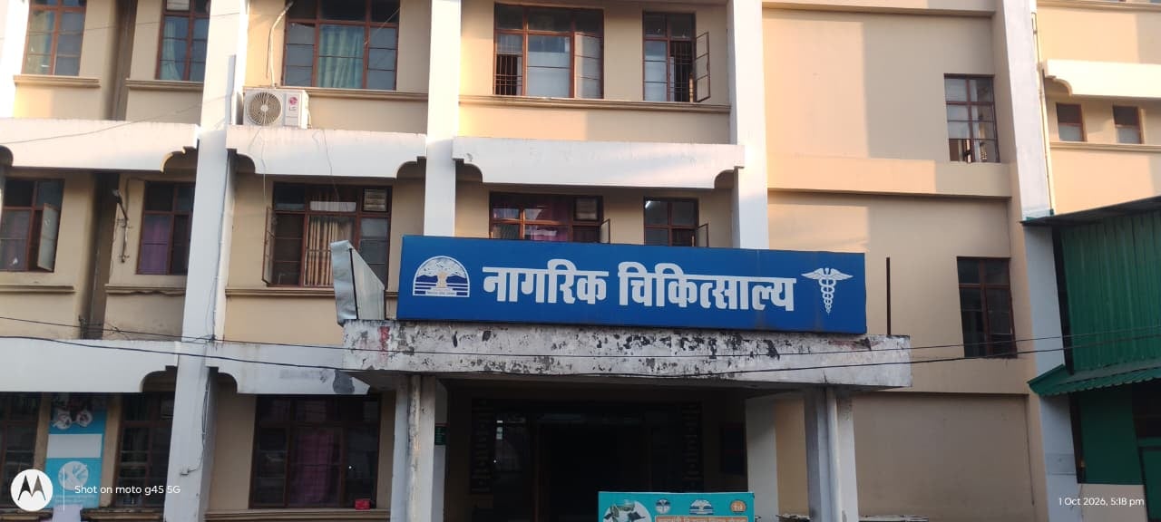 सिविल अस्पताल सुजानपुर में एक्सरे रूम के बाहर पसरा सन्नाटा। संवाद