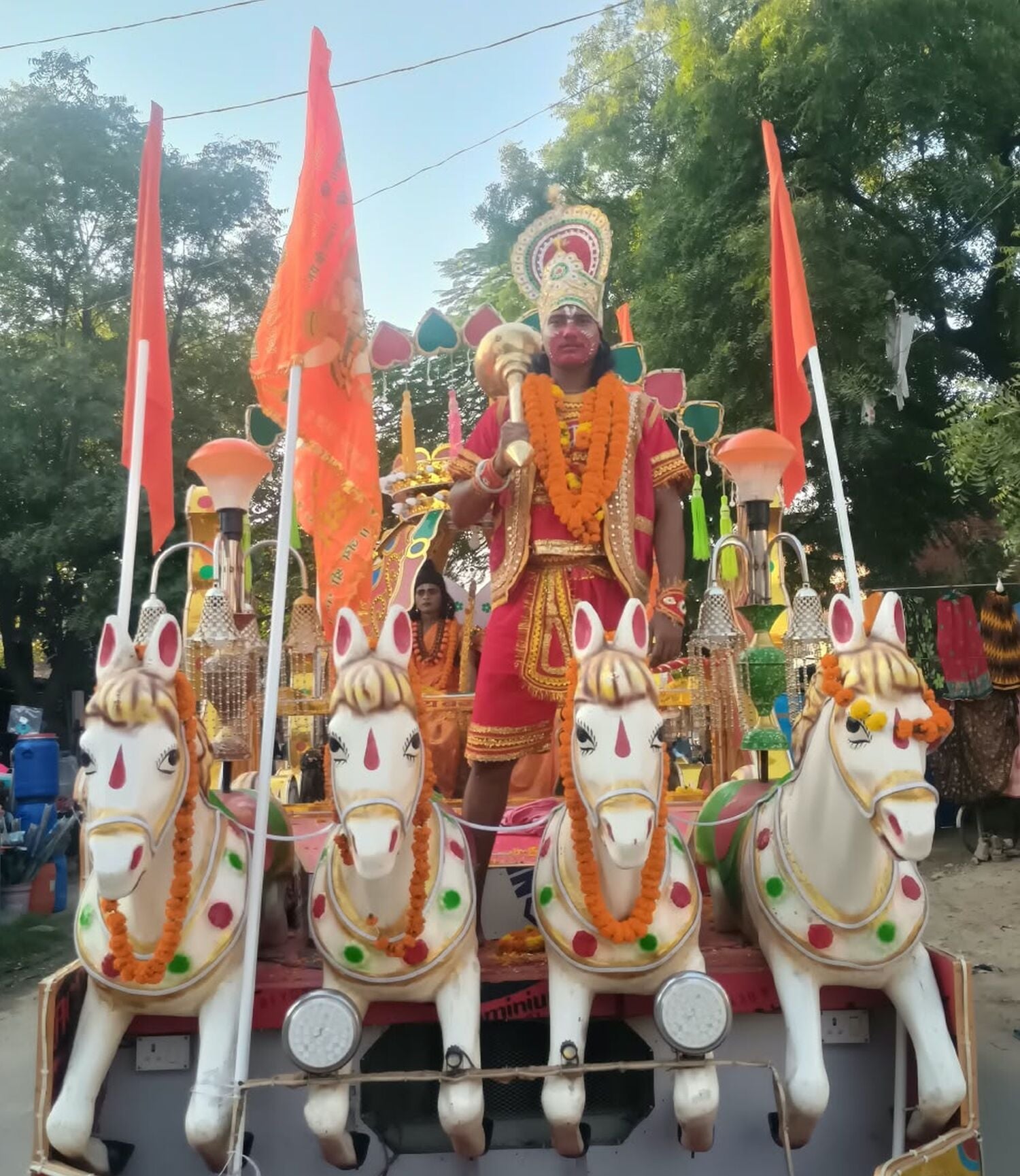 धूं धूं कर जलता रावण का पुतला 