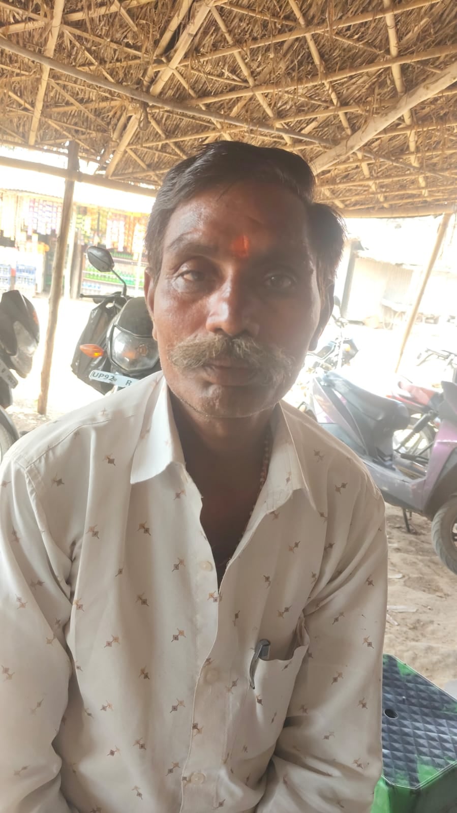 फोटो -29 जखा सहकारी समिति में पसरा सन्नाटा। संवाद