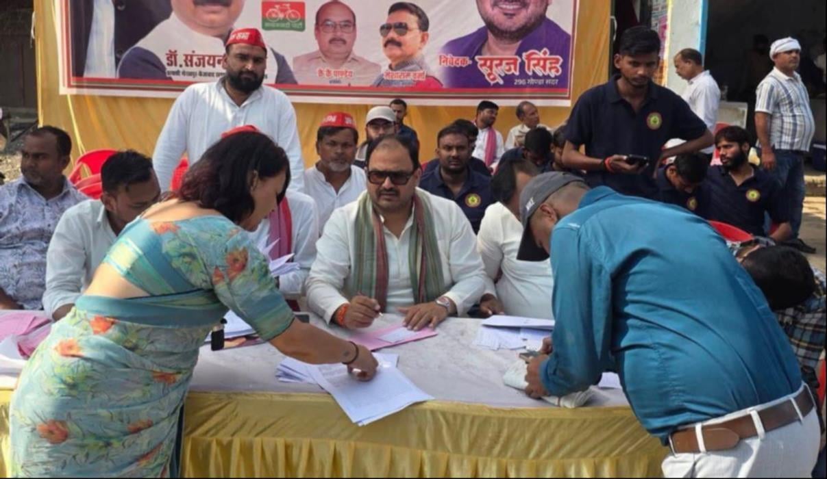 जीआईसी में मतदान के लिए पहुंचे शिक्षक, तैनात पुलिय बल व वोटिंग से उत्साहिक शिक्षिकाएं। संवाद जीआईसी में मतदान के लिए पहुंचे शिक्षक, तैनात पुलिय बल व वोटिंग से उत्साहिक शिक्षिकाएं। संवाद