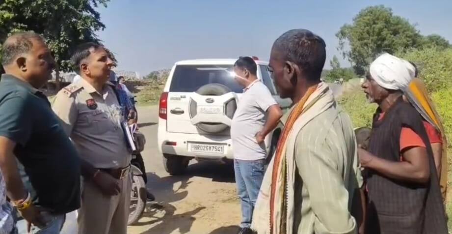 जंगल में बच्चे की तलाश करती पुलिस व परिजन। संवाद जंगल में बच्चे की तलाश करती पुलिस व परिजन। संवाद