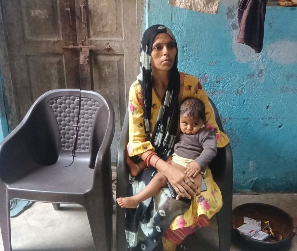 जिला अस्पताल में तीन हत्यारोपियों का मेडिकल परीक्षण कराती पुलिस। संवाद