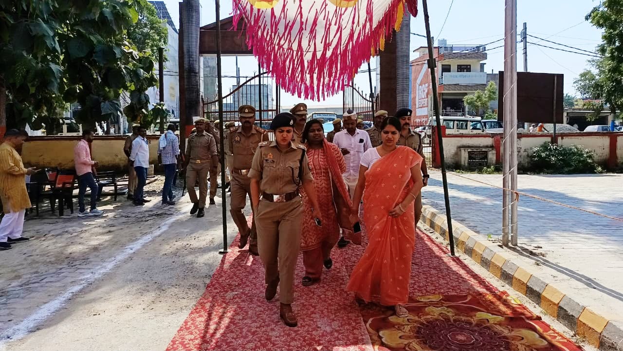 जलालपुर में शुक्रवार को गोरखपुर–फैजाबाद खंड शिक्षक निर्वाचन क्षेत्र का द्विवार्षिक चुनाव देकर म