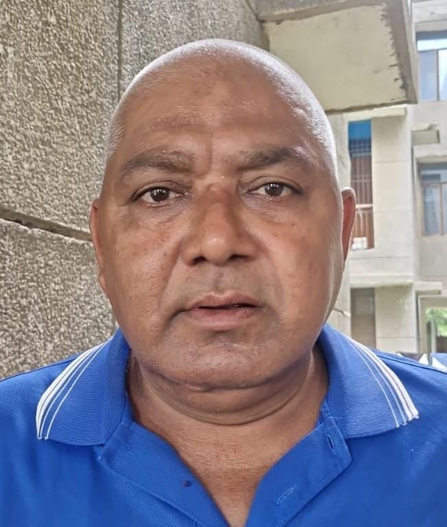 जेवर की 22डी सोसाइटी में गैस पाइपलाइन बिछाने का काम शुरू हो गया है।
