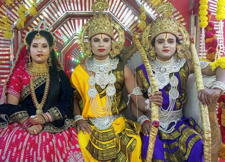कांट में शिवबरात में निकली झांकी। संवाद