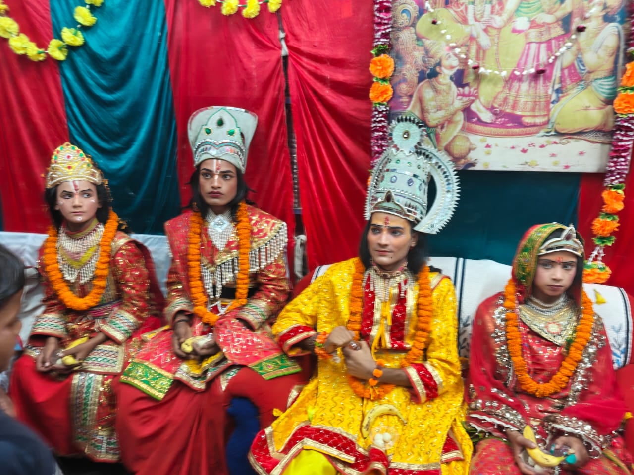 कांट में शिवबरात में निकली झांकी। संवाद