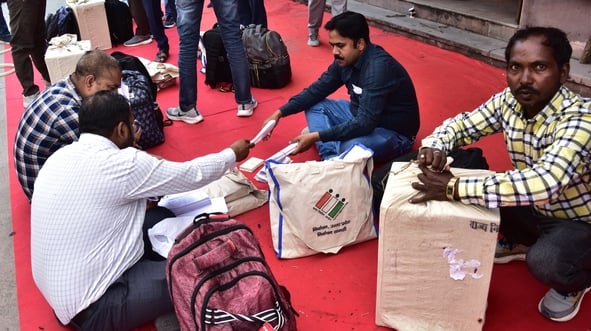 लखनऊ खंड स्नातक एवं शिक्षक निर्वाचन की बृहस्पतिवार को तैयारियां चलीं। 