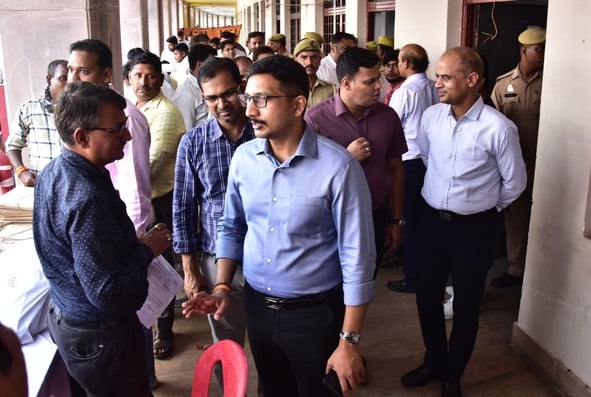 लखनऊ खंड स्नातक एवं शिक्षक निर्वाचन की बृहस्पतिवार को तैयारियां चलीं। 