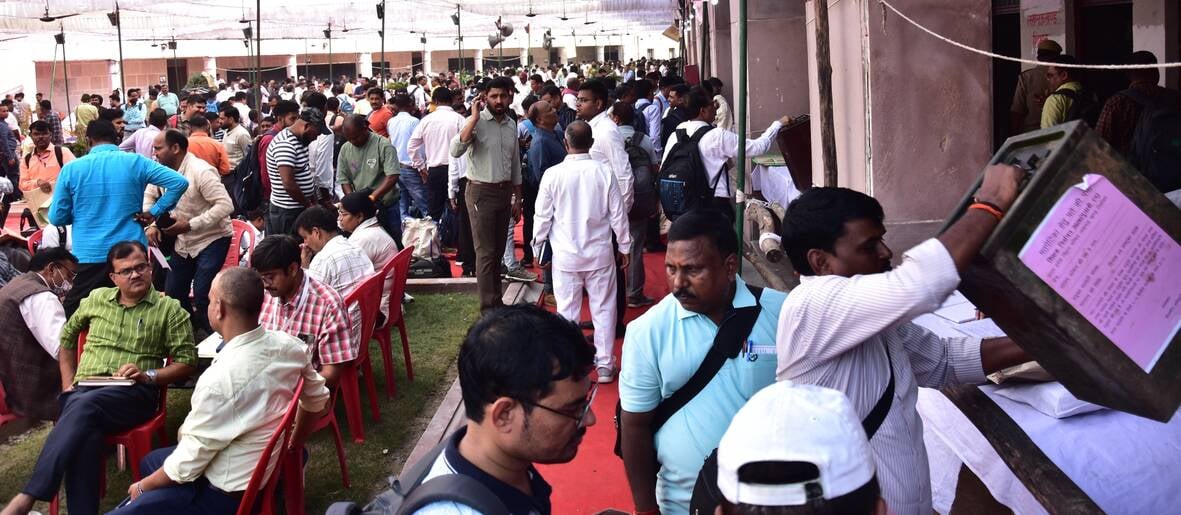 लखनऊ खंड स्नातक एवं शिक्षक निर्वाचन की बृहस्पतिवार को तैयारियां चलीं। 
