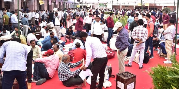 लखनऊ खंड स्नातक एवं शिक्षक निर्वाचन की बृहस्पतिवार को तैयारियां चलीं। 