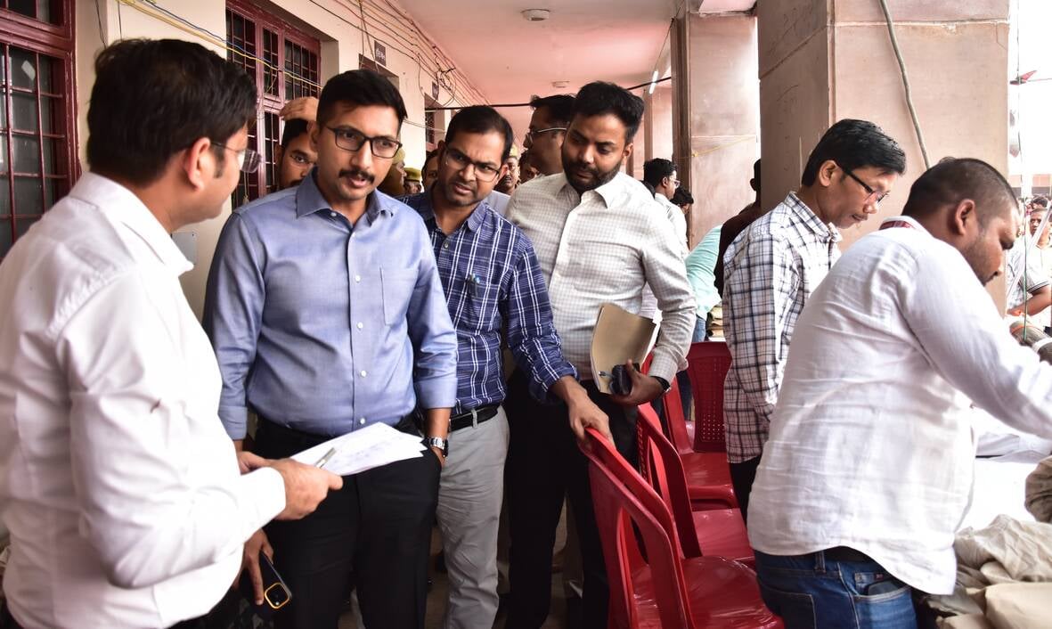 लखनऊ खंड स्नातक एवं शिक्षक निर्वाचन की बृहस्पतिवार को तैयारियां चलीं। 