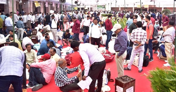 लखनऊ खंड स्नातक एवं शिक्षक निर्वाचन की बृहस्पतिवार को तैयारियां चलीं। 