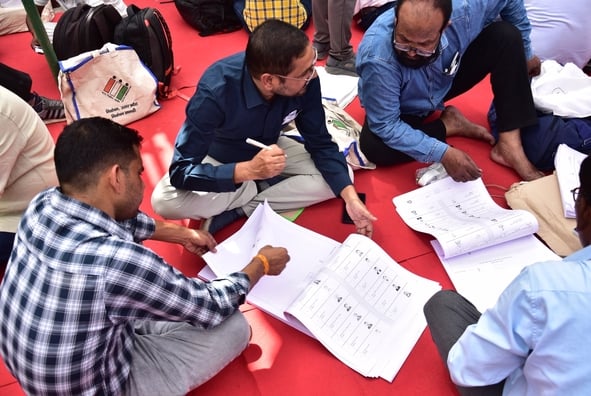 लखनऊ खंड स्नातक एवं शिक्षक निर्वाचन की बृहस्पतिवार को तैयारियां चलीं। 