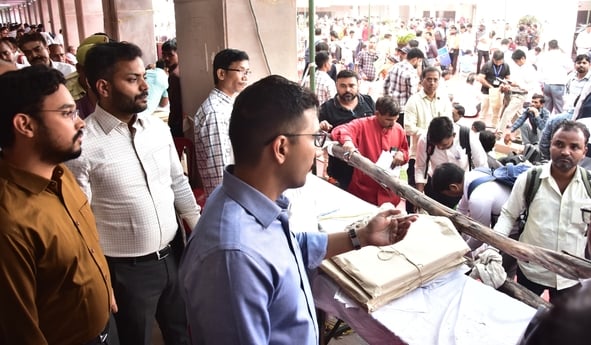 लखनऊ खंड स्नातक एवं शिक्षक निर्वाचन की बृहस्पतिवार को तैयारियां चलीं। 