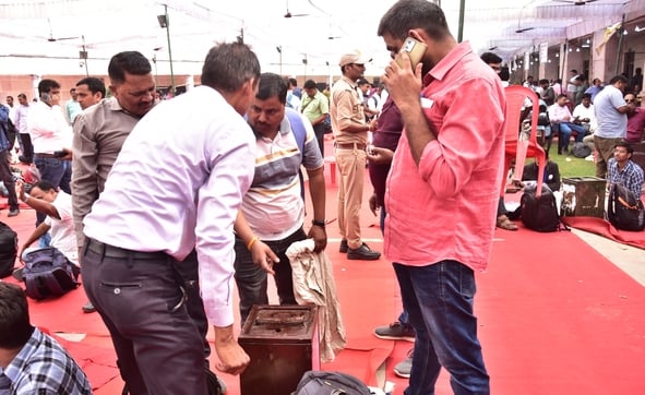 लखनऊ खंड स्नातक एवं शिक्षक निर्वाचन की बृहस्पतिवार को तैयारियां चलीं। 