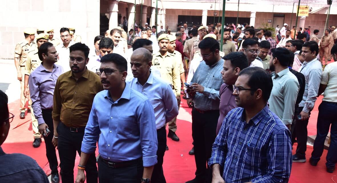 लखनऊ खंड स्नातक एवं शिक्षक निर्वाचन की बृहस्पतिवार को तैयारियां चलीं। 