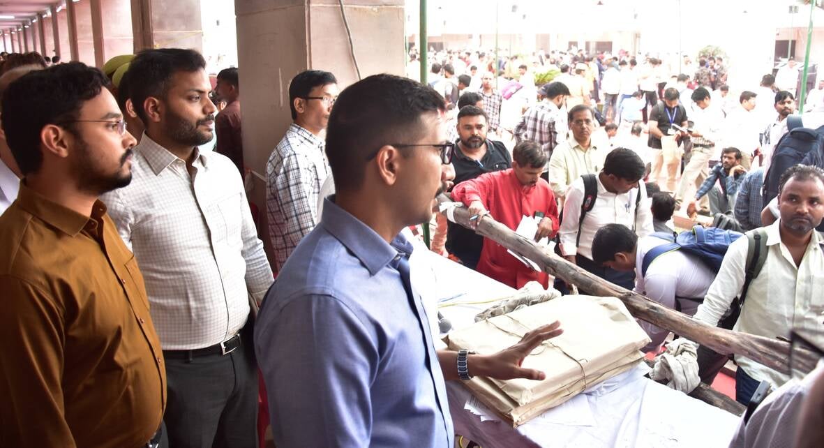 लखनऊ खंड स्नातक एवं शिक्षक निर्वाचन की बृहस्पतिवार को तैयारियां चलीं। 