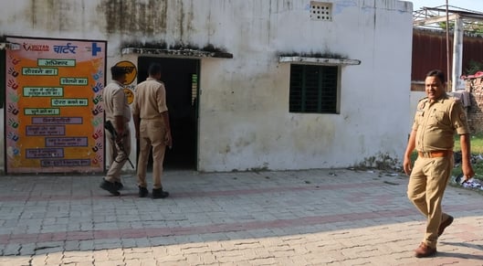 लखनऊ खंड स्नातक एवं शिक्षक निर्वाचन की बृहस्पतिवार को तैयारियां चलीं। 
