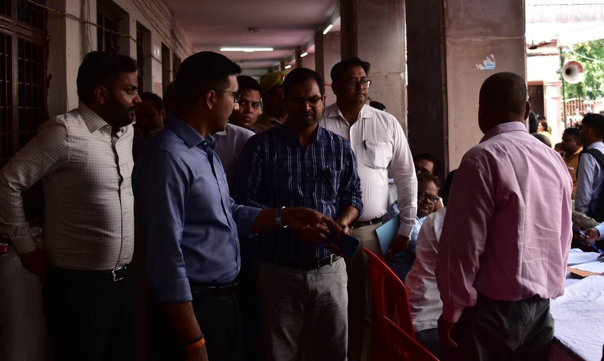 लखनऊ खंड स्नातक एवं शिक्षक निर्वाचन की बृहस्पतिवार को तैयारियां चलीं। 
