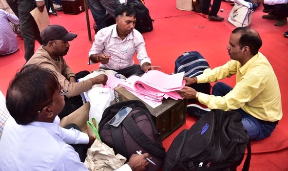 लखनऊ खंड स्नातक एवं शिक्षक निर्वाचन की बृहस्पतिवार को तैयारियां चलीं। 